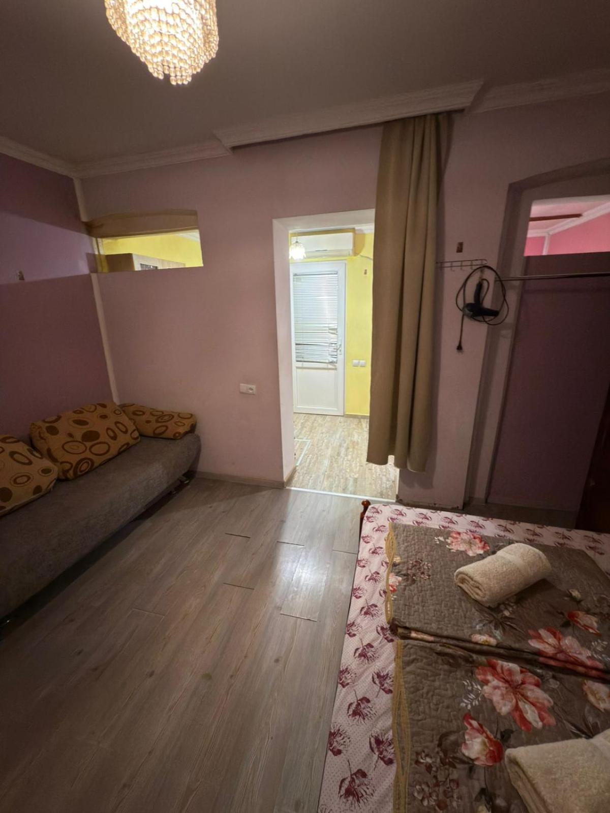 Guest House Nise Tbilisi Exteriör bild